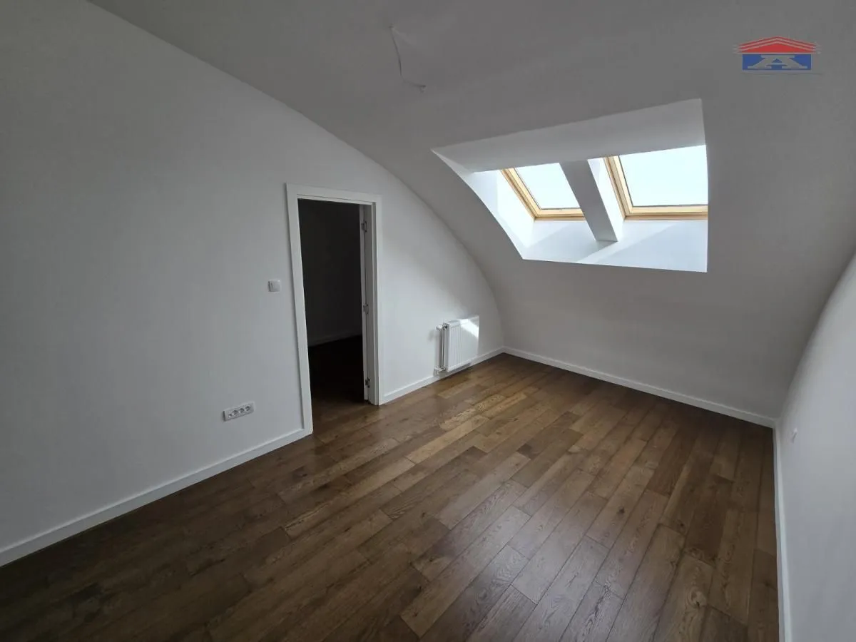 Prodaja, četvorosoban stan, 117m², Novo naselje, Novi Sad