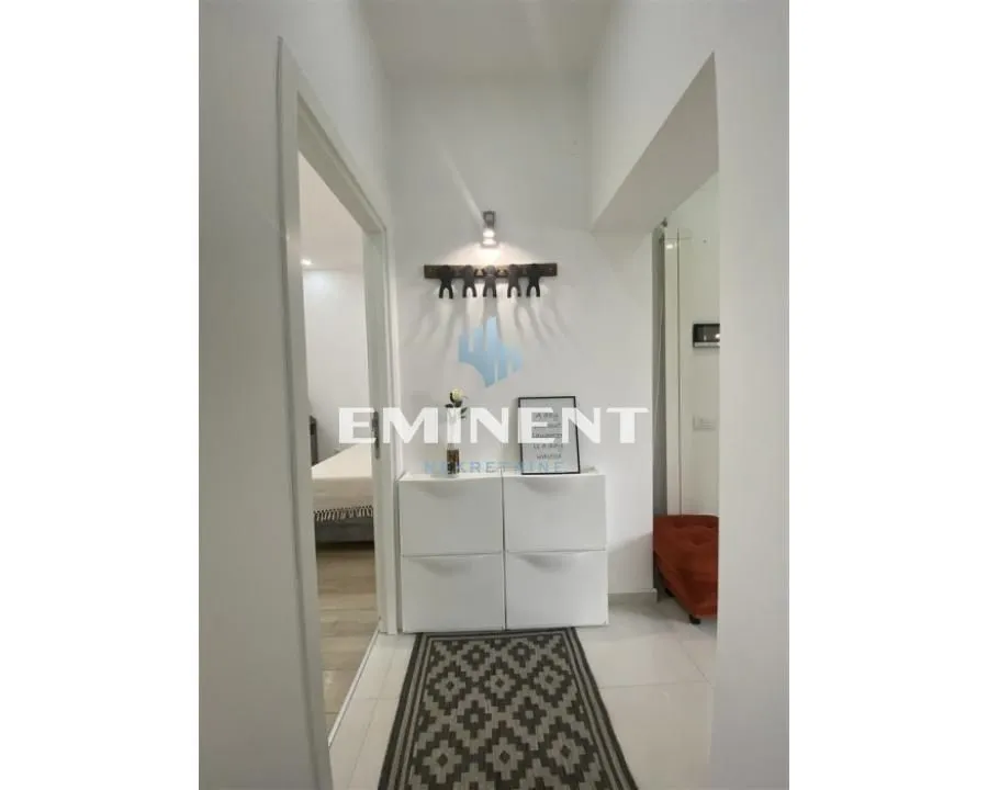 Izdavanje, dvosoban stan, 52m², Senjak, Beograd