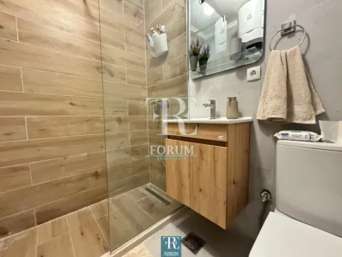 Izdavanje, dvosoban stan, 80m², Blok 5, Podgorica - image 11