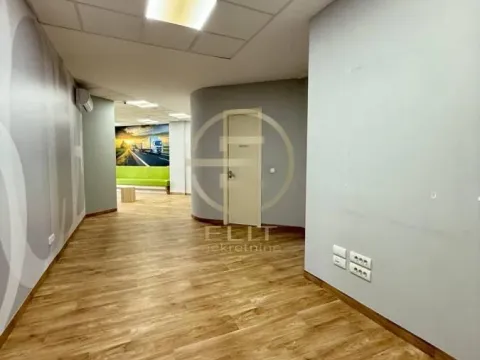 Izdavanje, poslovni prostor, 226m², Bulevar Oslobodjenja, Novi Sad Sve Podlokacije - image 17