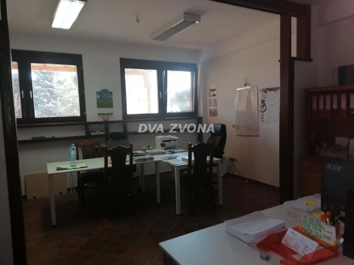 Sale, office space, 2000m², Centar, Inđija