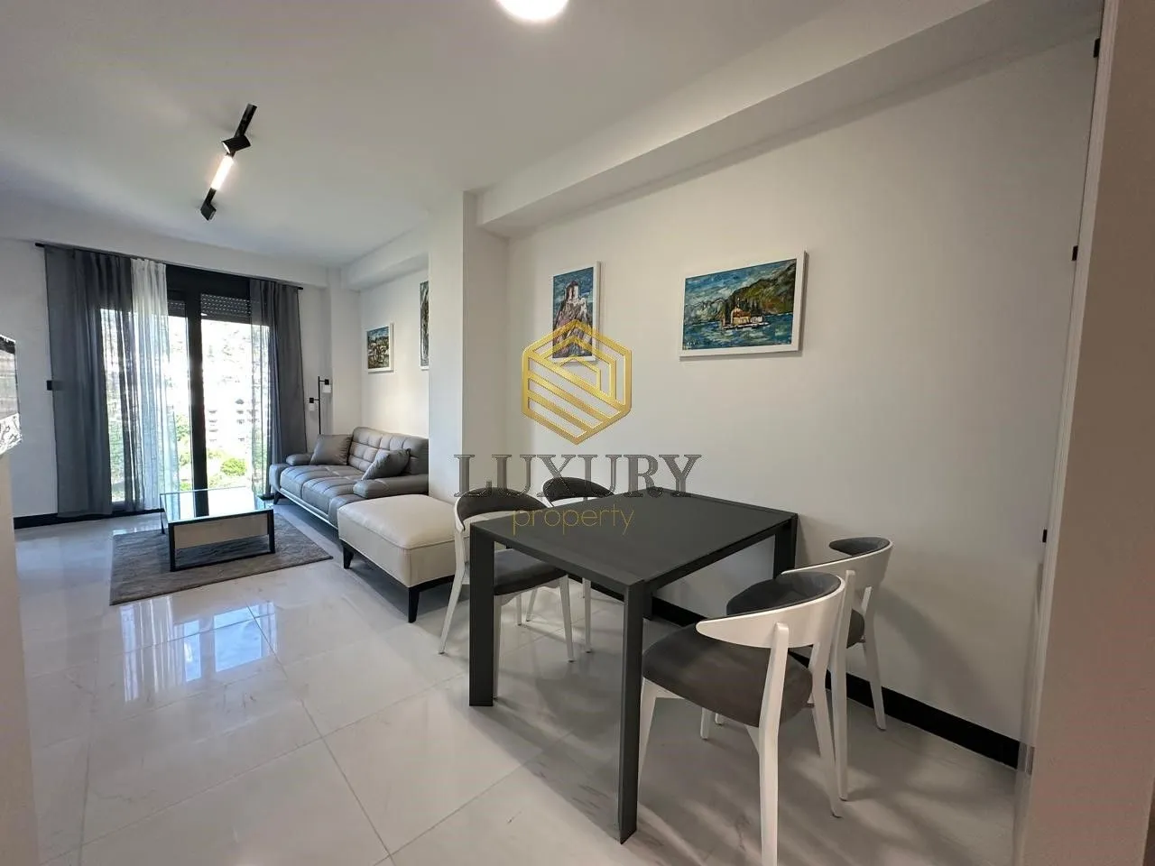 Prodaja, jednosoban stan, 45m², Obala Morače, Podgorica
