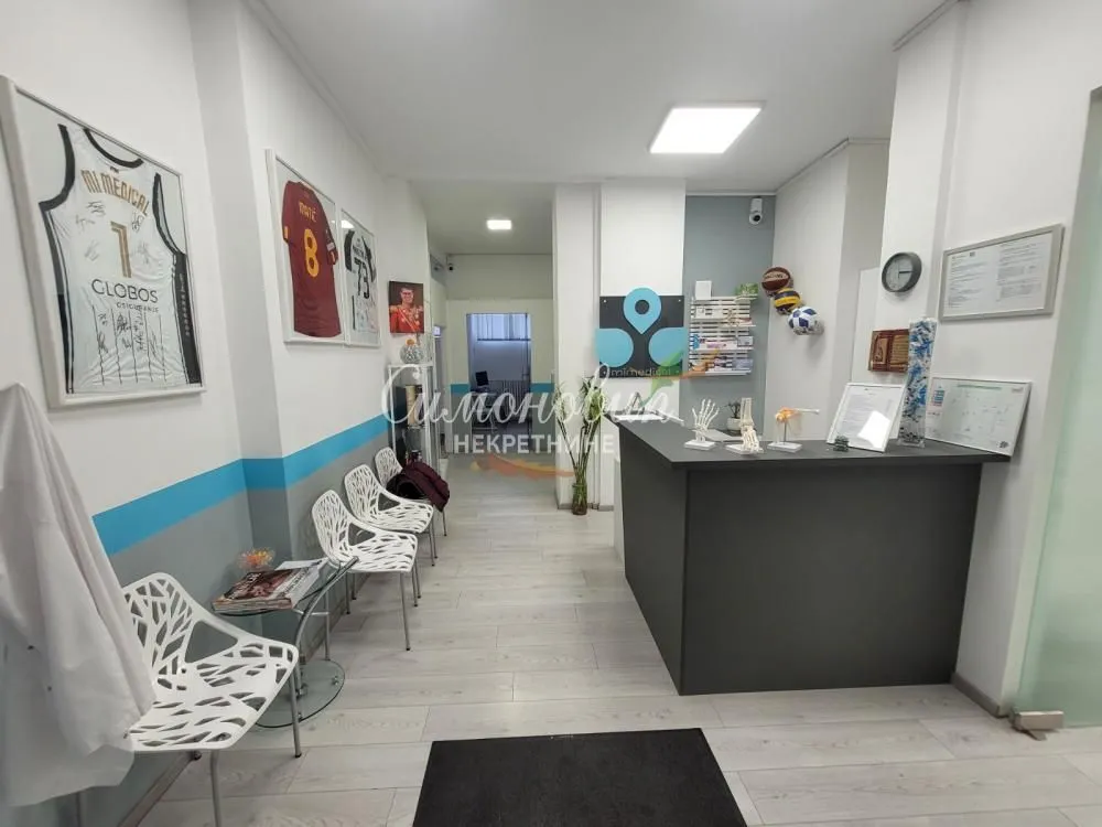 Rent, office space, 136m², Čukarica, Beograd