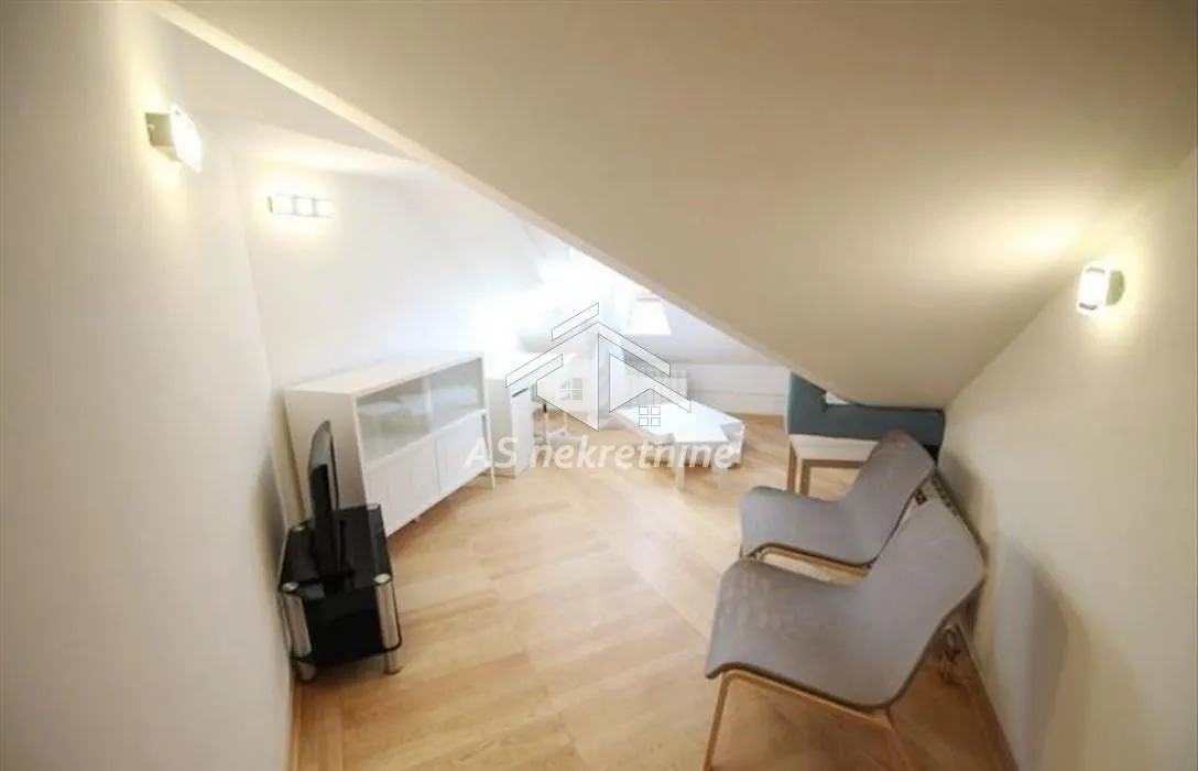 Izdavanje, stan, 220m², Savski Venac, Beograd