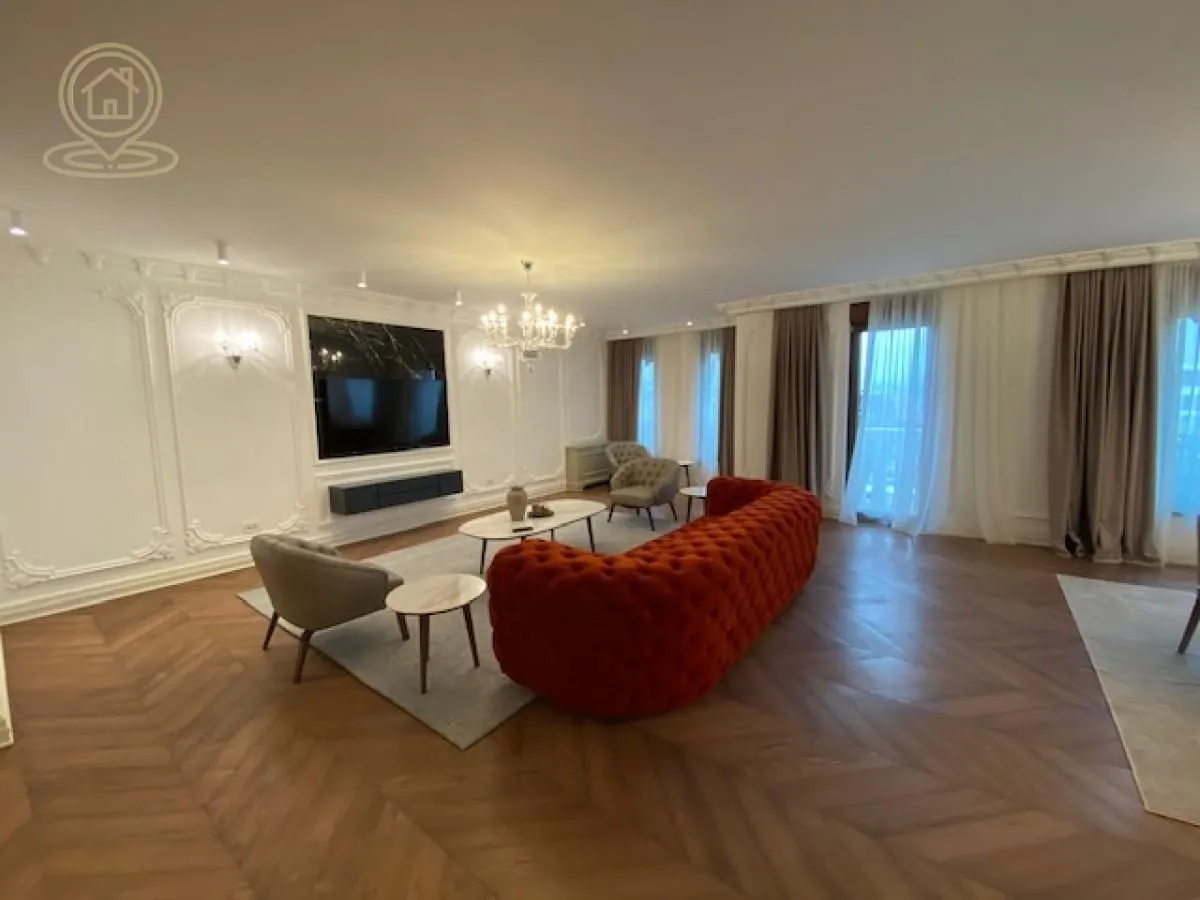 Izdavanje, četvorosoban stan, 170m², Čubura, Beograd