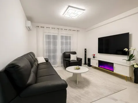 Prodaja, dvosoban stan, 72m², Centar, Bar - image 4