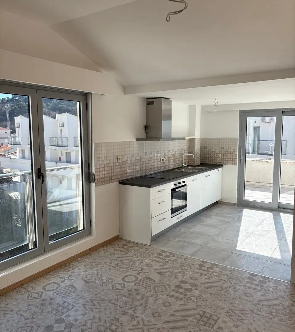 Sale, three bedroom apartment, 171m², Petrovac, Budva