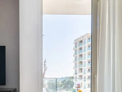 Izdavanje, jednosoban stan, 50m², Bečići, Budva - image 11