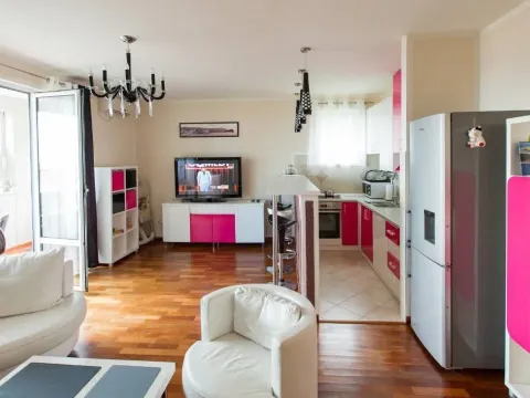 Sale, three bedroom apartment, 90m², Petrovac, Budva - image 3