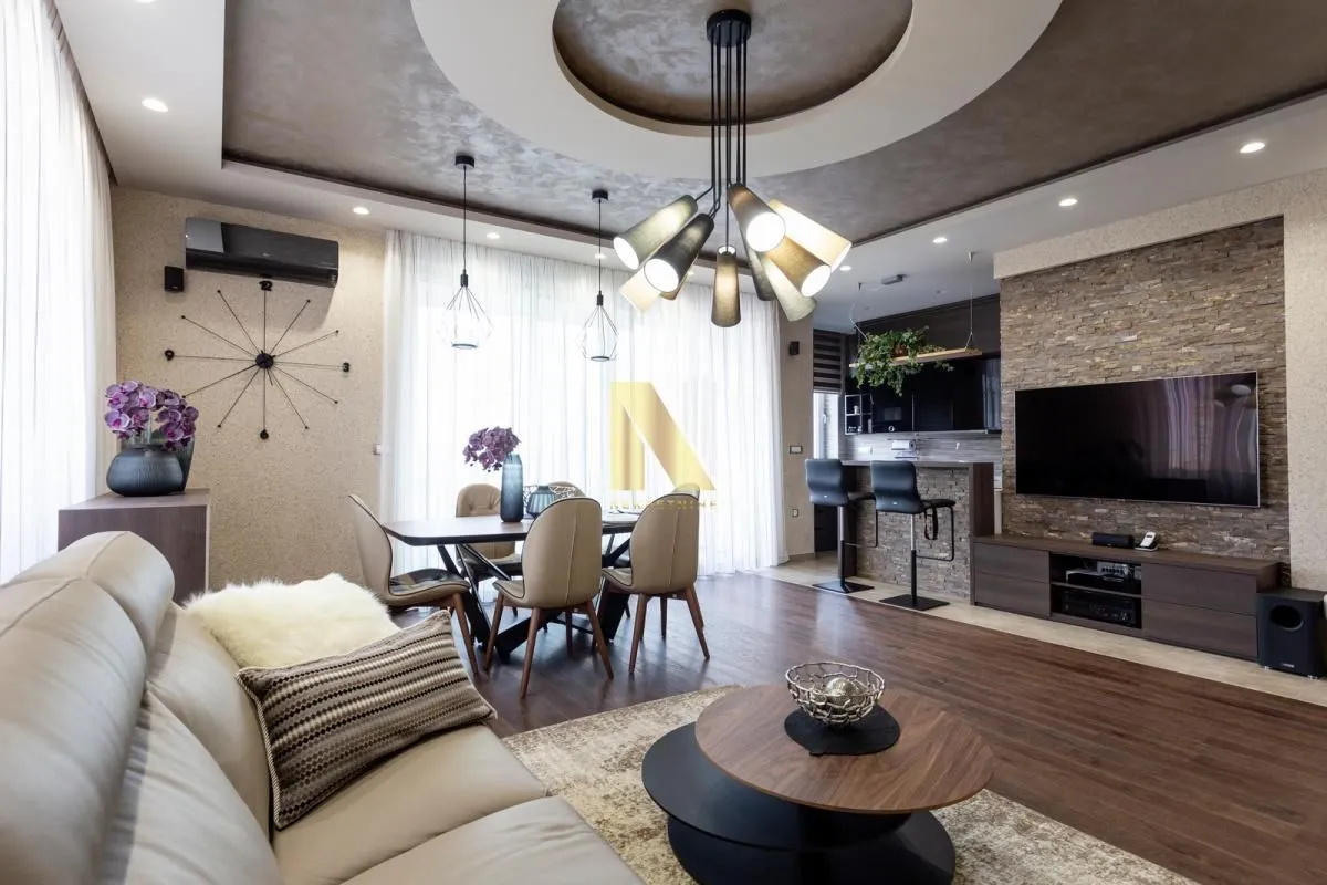 Izdavanje, četvorosoban stan, 125m², Sajmište, Novi Sad