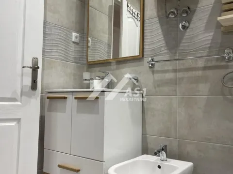 Izdavanje, trosoban stan, 100m², Centar, Novi Sad - image 9