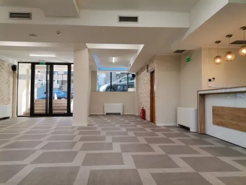 Izdavanje, poslovni prostor, 211m², Vračar Centar, Vračar Sve Podlokacije - image 2