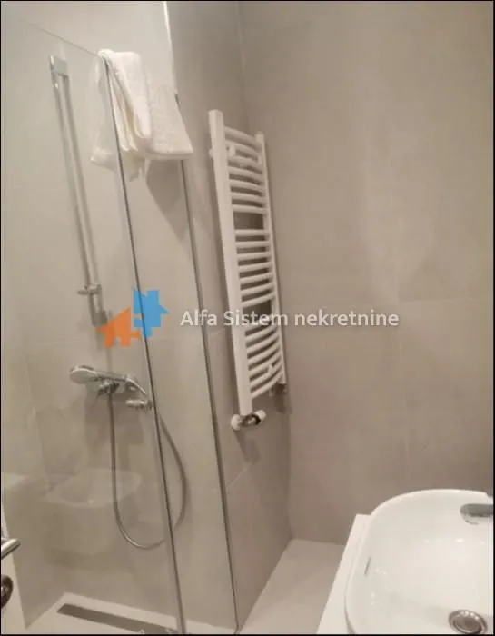 Izdavanje, jednosoban stan, 33m², Savski Venac, Beograd