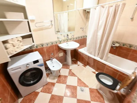 Izdavanje, trosoban stan, 115m², Momišići, Podgorica - image 17