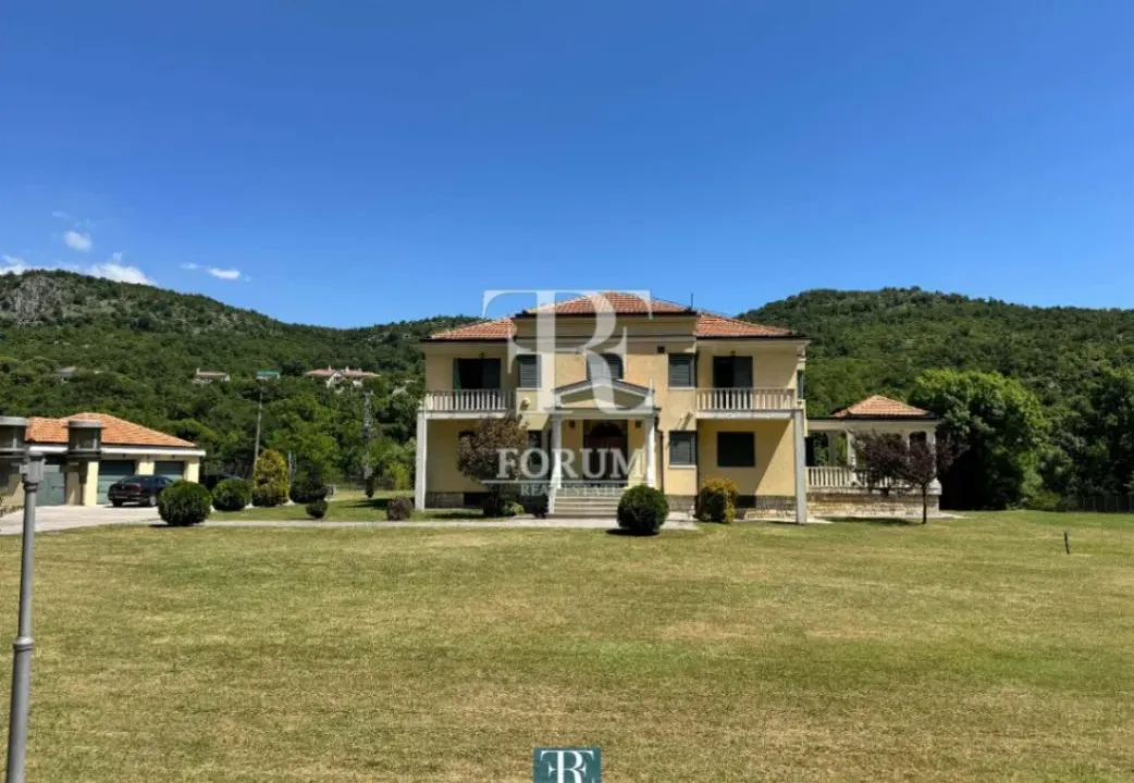 Sale, house, 600m², Velje Brdo, Podgorica
