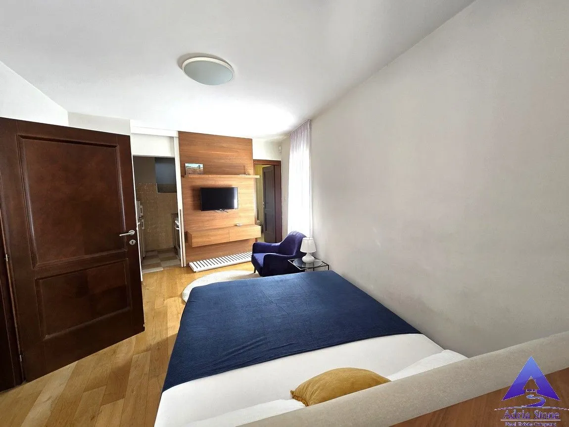 Rent, three bedroom apartment, 124m², Stari Grad, Budva