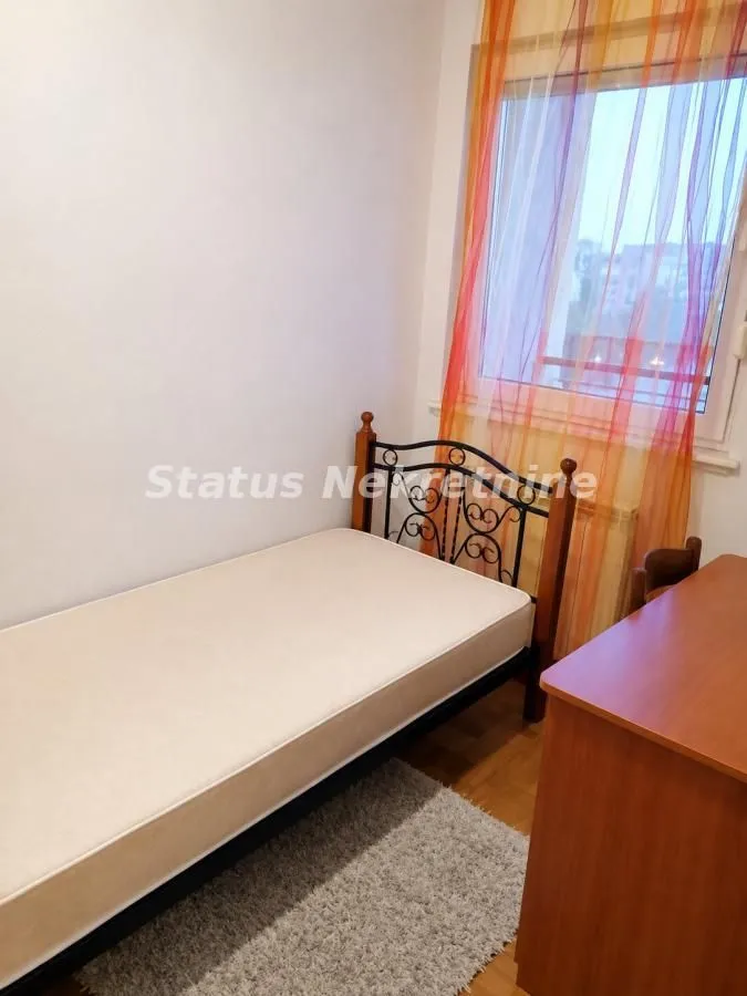Smaller bedroom with a bed and a window.