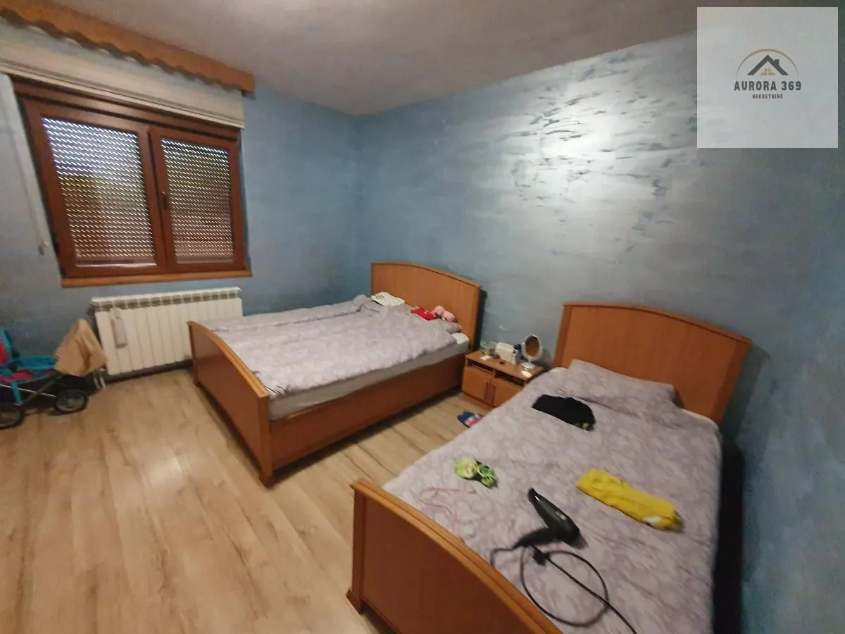Prodaja, kuća, 215m², Ogar, Pećinci