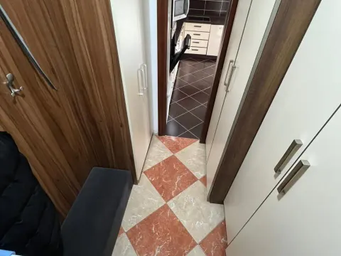 Izdavanje, trosoban stan, 80m², City Kvart, Podgorica - image 9