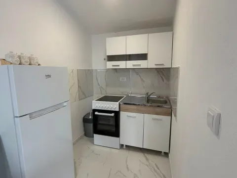 Izdavanje, garsonjera, 36m², Radanovići, Kotor - image 6