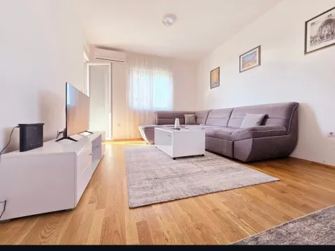 Izdavanje, jednosoban stan, 50m², Stari Aerodrom, Podgorica - image 10