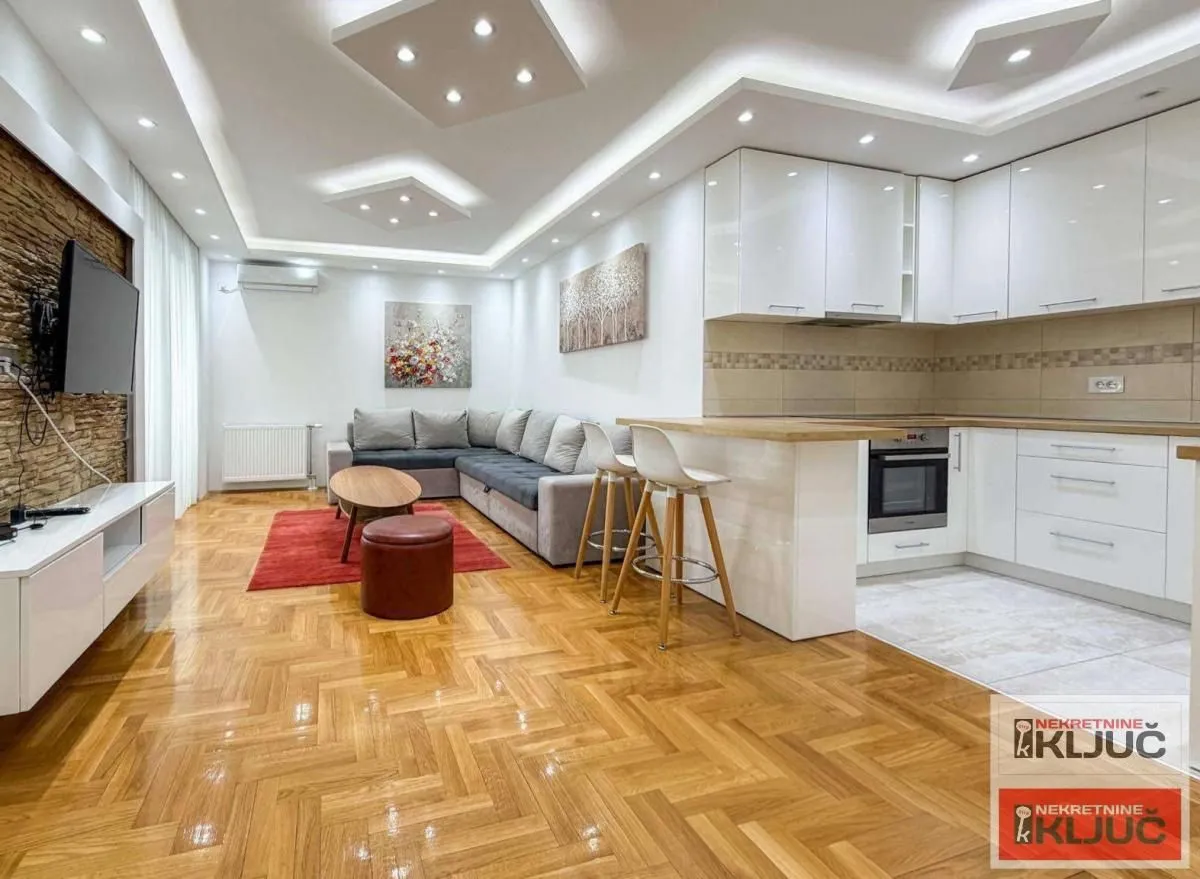 Izdavanje, jednosoban stan, 46m², Bulevar Oslobodjenja, Novi Sad Sve Podlokacije