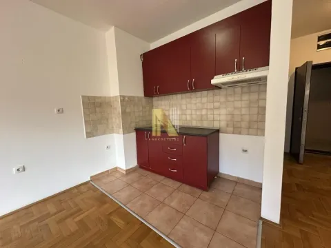 Izdavanje, poslovni prostor, 45m², Bulevar Oslobodjenja, Novi Sad Sve Podlokacije - image 4