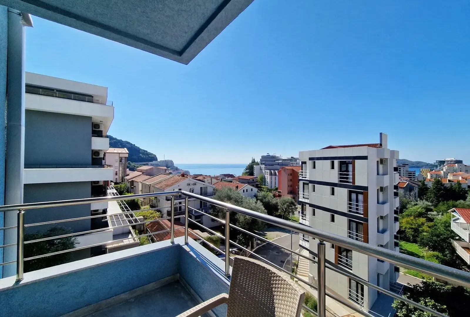 Rent, one bedroom apartment, 47m², Bečići, Budva