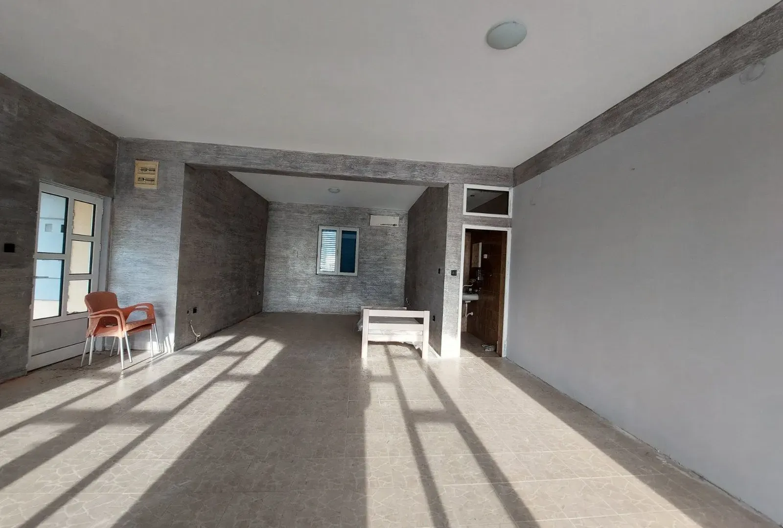 Izdavanje, poslovni prostor, 50m², Radanovići, Kotor