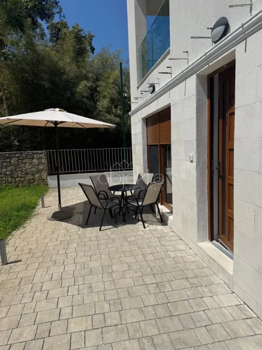 Izdavanje, jednosoban stan, 75m², Tivat, Crna Gora