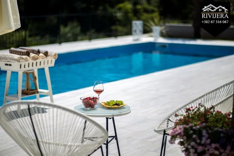 Prodaja, kuća, 323m², Đenovići, Herceg Novi
