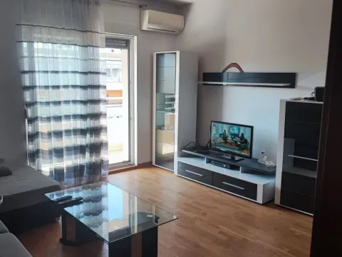 Izdavanje, dvosoban stan, 75m², City Kvart, Podgorica - image 2