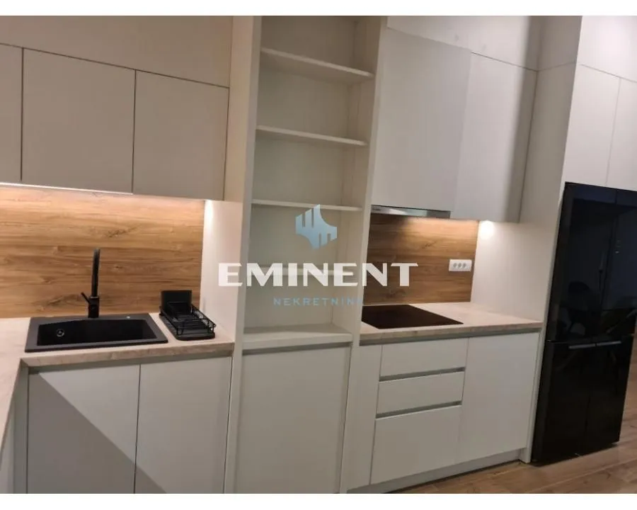 Izdavanje, trosoban stan, 360m², Savski Venac, Beograd
