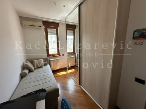 Izdavanje, četvorosoban stan, 118m², Vračar Hram, Vračar Sve Podlokacije - image 16