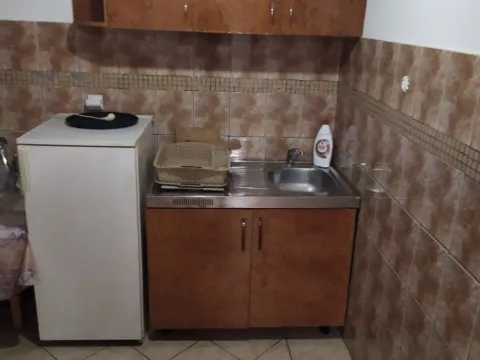 Izdavanje, kuća, 40m², Popovići, Bar - image 4