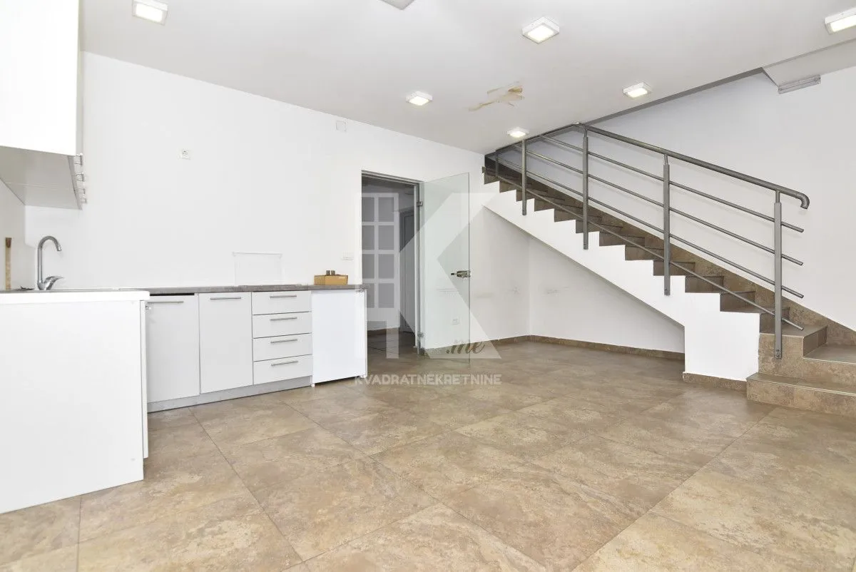Rent, office space, 241m², Tološka šuma, Podgorica
