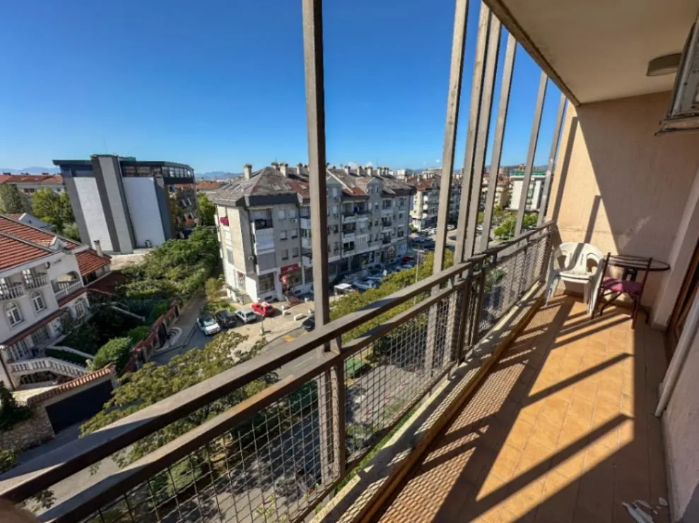 Izdavanje, dvosoban stan, 72m², Stari Aerodrom, Podgorica