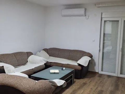 Izdavanje, kuća, 70m², Radanovići, Kotor - image 6