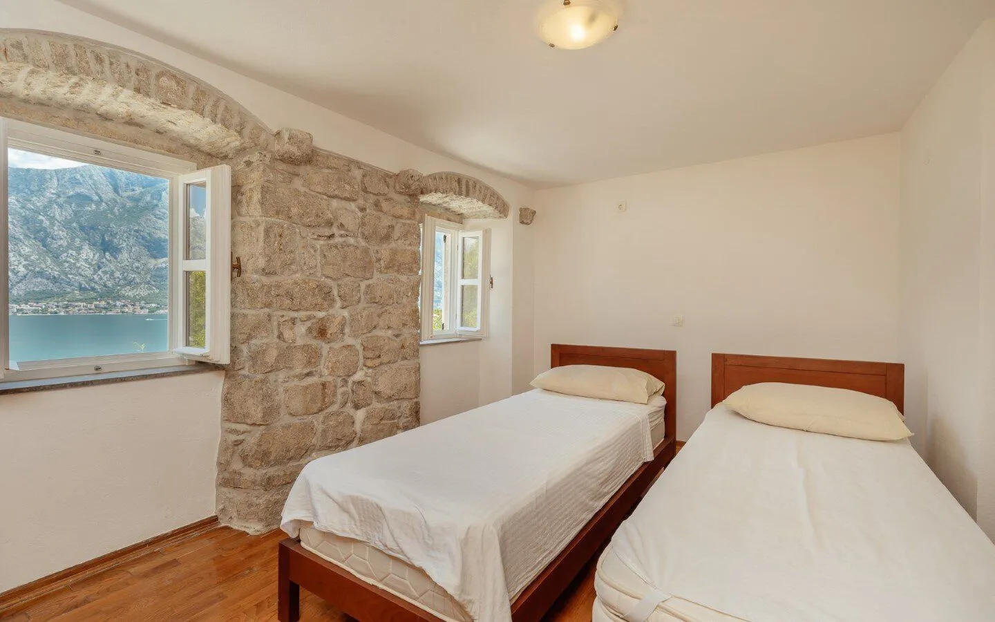 Sale, house, 800m², Prčanj, Kotor