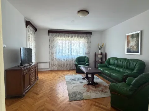 Izdavanje, trosoban stan, 170m², Zlatica, Podgorica - image 2