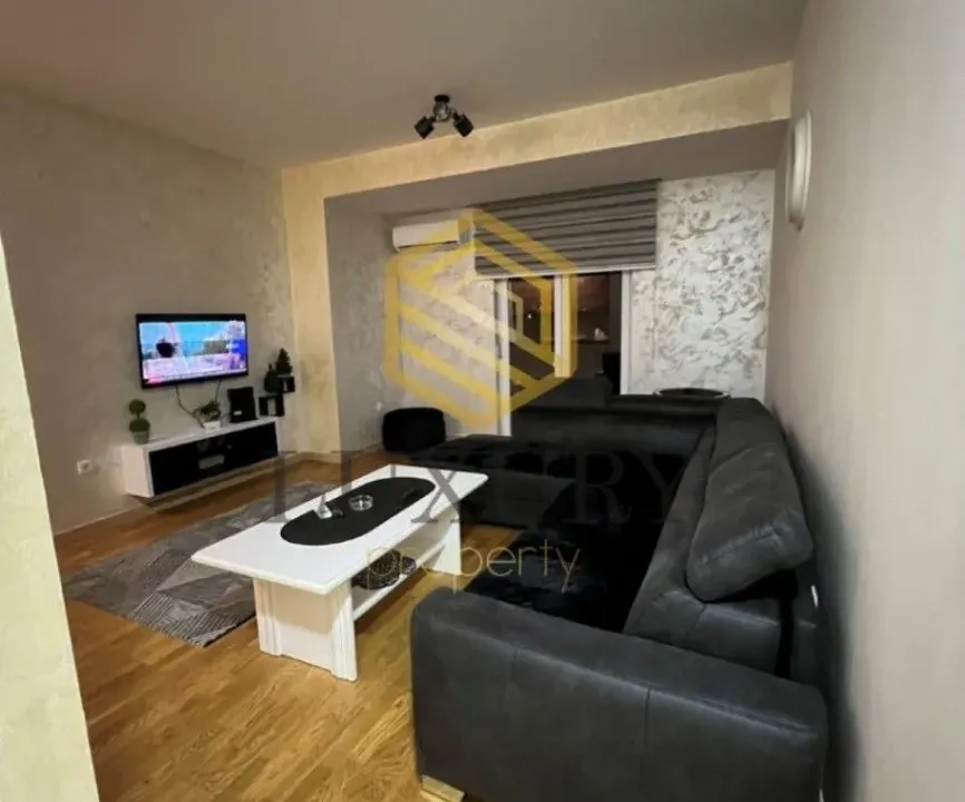 Izdavanje, jednosoban stan, 54m², Centar, Podgorica
