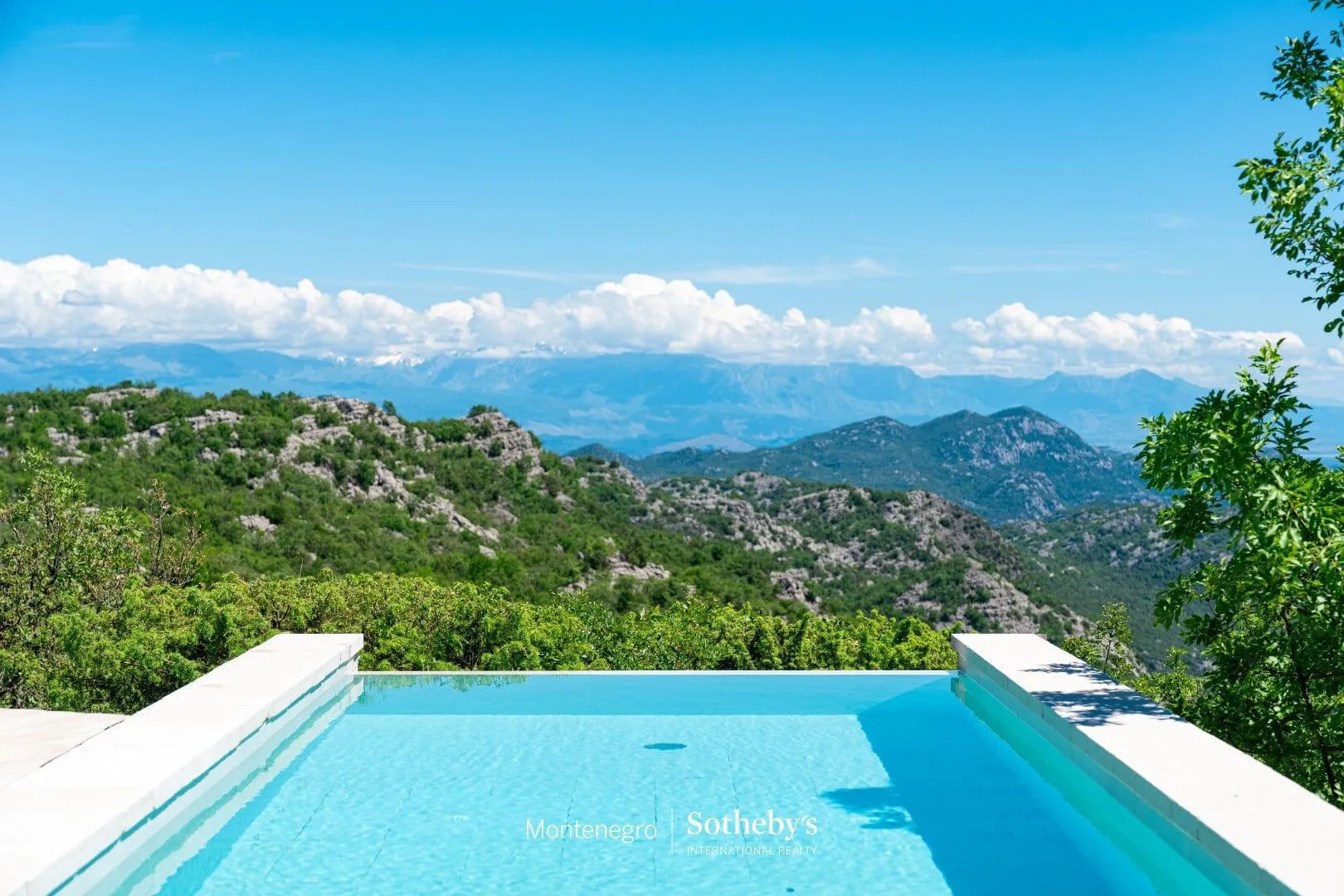 Prodaja, kuća, 250m², Đinovići, Cetinje