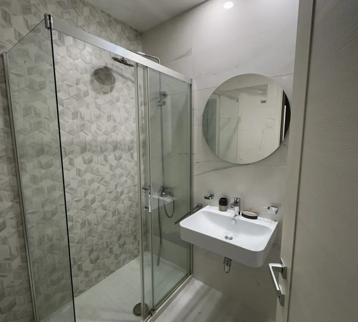 Izdavanje, jednosoban stan, 50m², Central Point, Podgorica