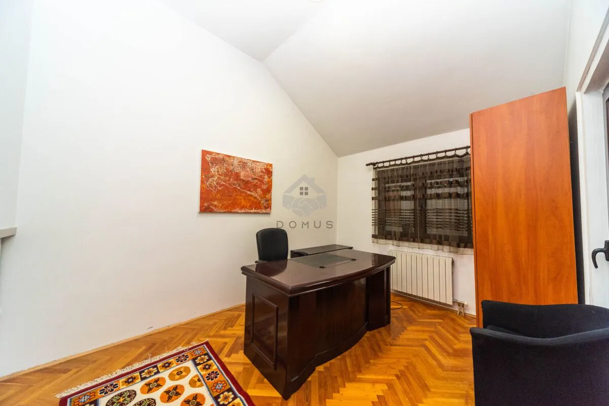 Izdavanje, kuća, 380m², Gorica C, Podgorica