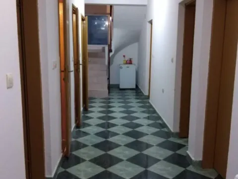 Izdavanje, kuća, 300m², Dubovica, Budva - image 4