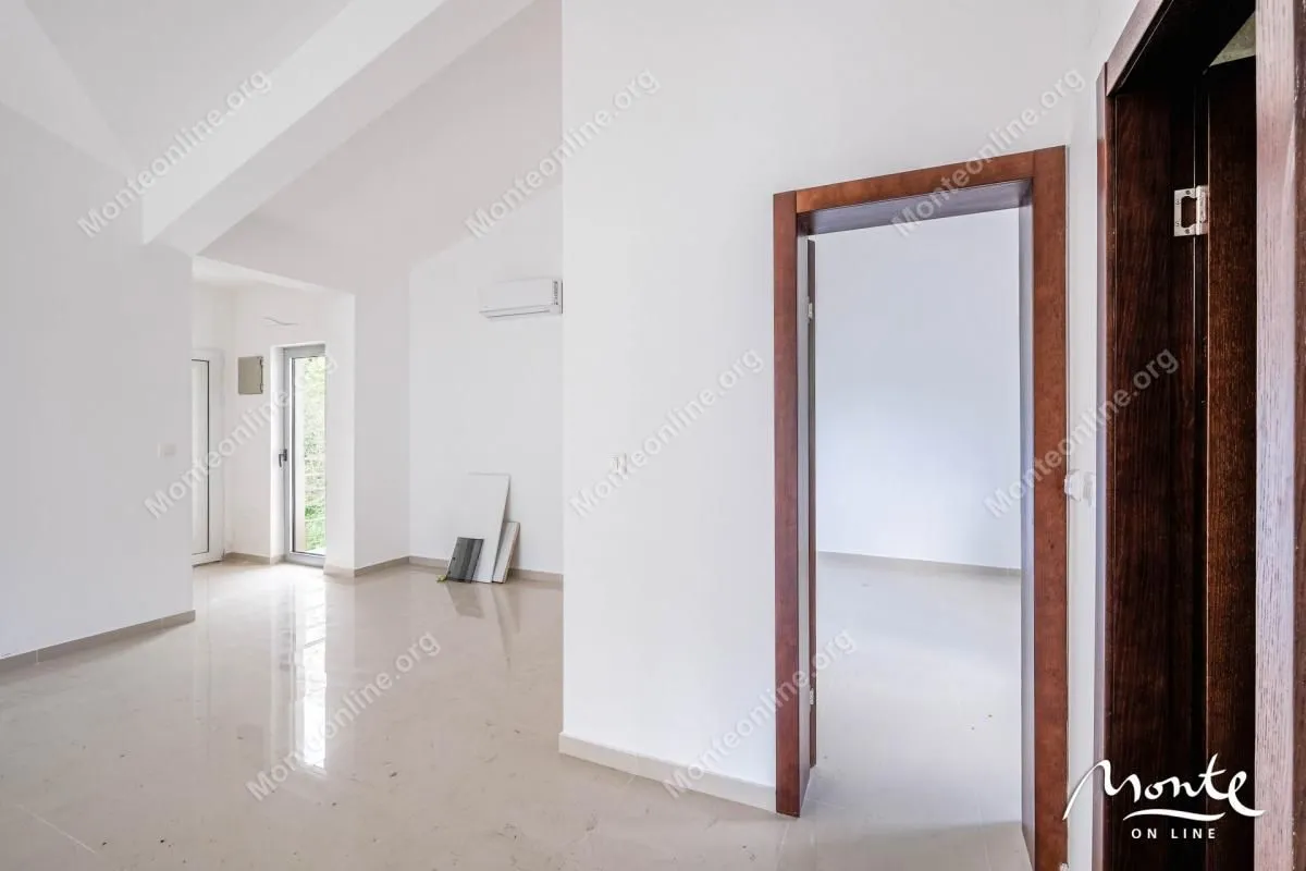 Prodaja, trosoban stan, 103m², Dobrota, Kotor