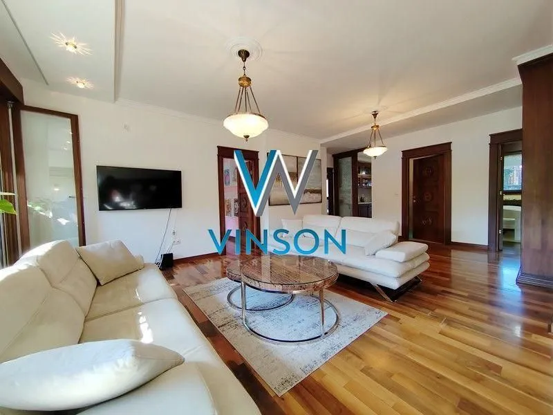 Izdavanje, četvorosoban stan, 115m², Centar, Novi Sad