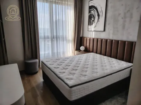 Izdavanje, trosoban stan, 82m², Savski Venac, Beograd - image 1