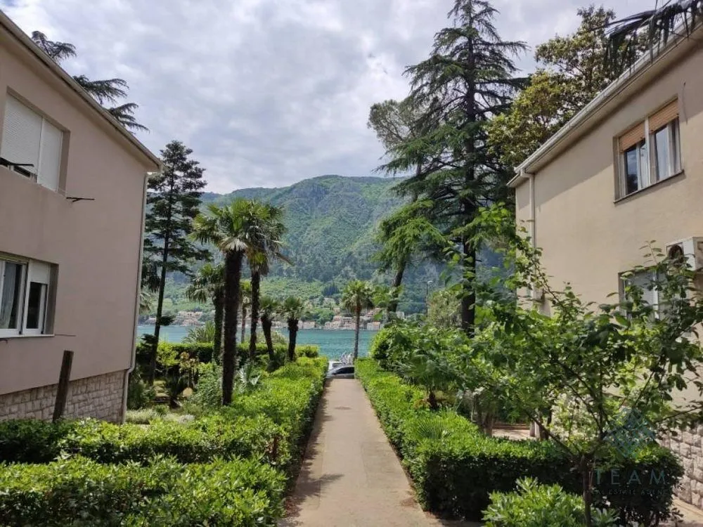 Prodaja, dvosoban stan, 80m², Dobrota, Kotor