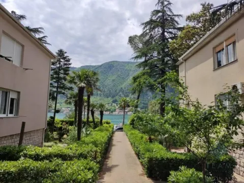 Sale, two bedroom apartment, 80m², Dobrota, Kotor